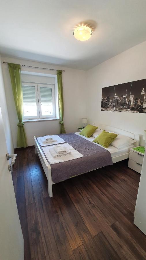 Apartments Jadranka Новаля Екстер'єр фото