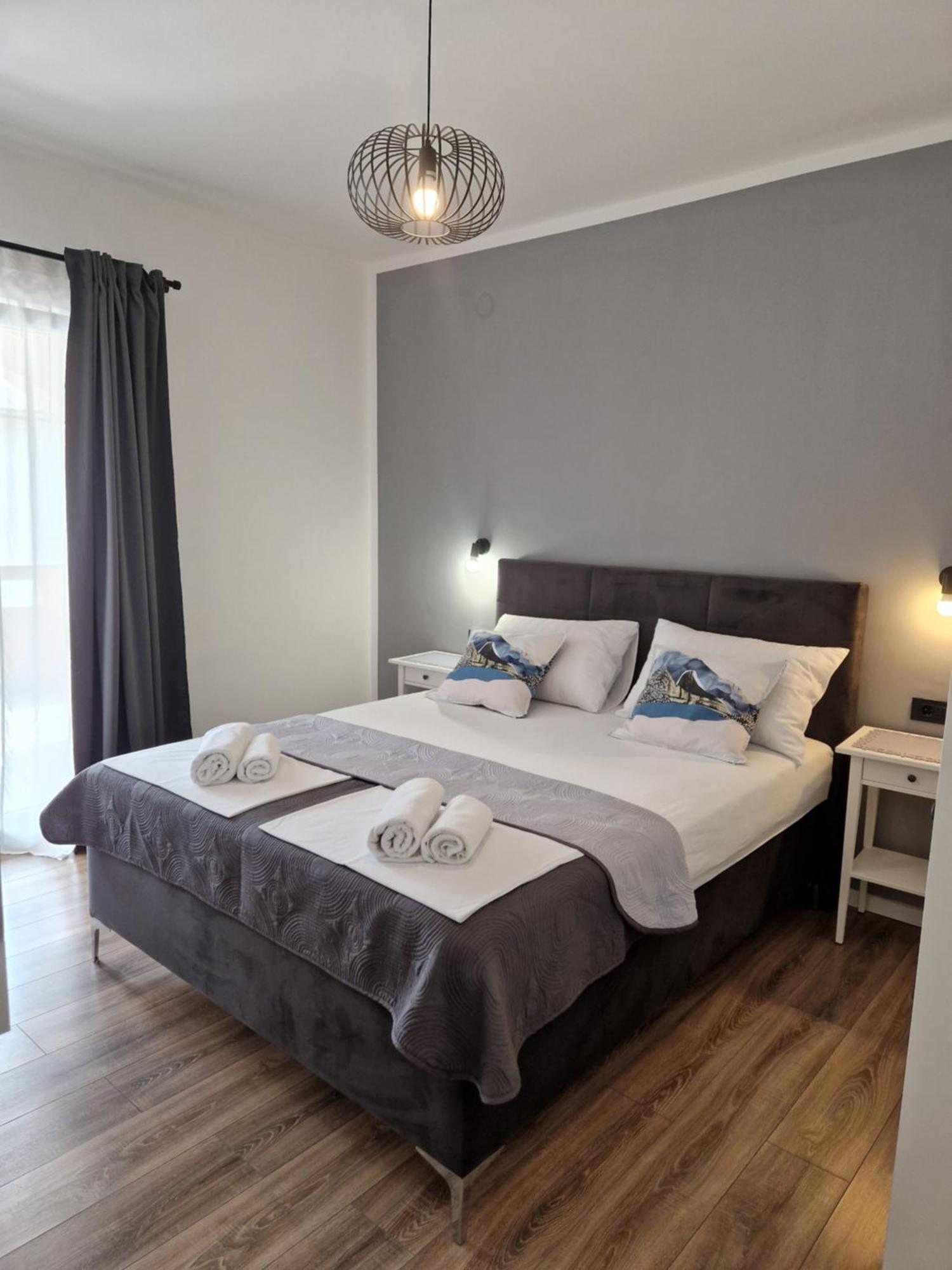 Apartments Jadranka Новаля Екстер'єр фото