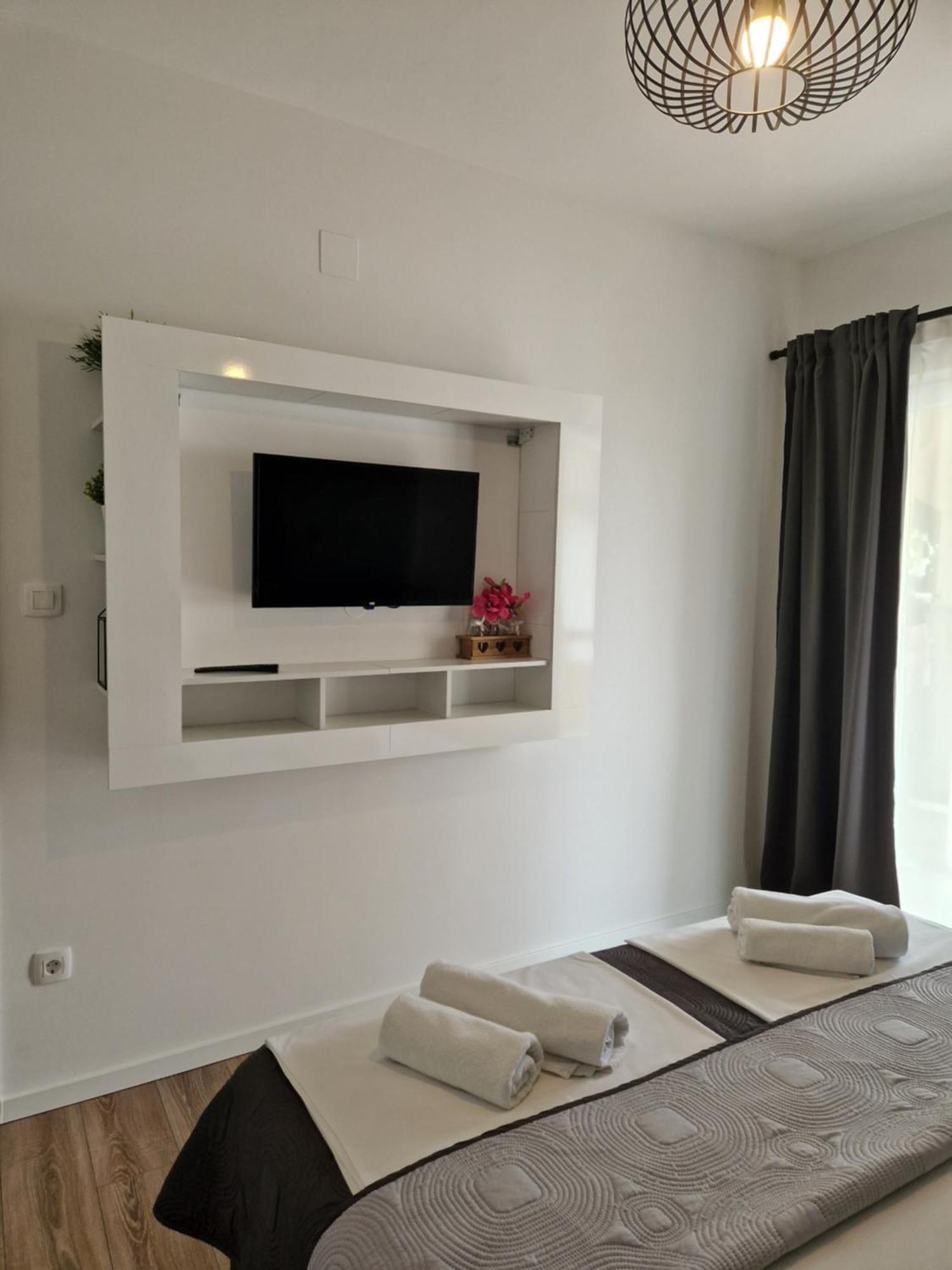 Apartments Jadranka Новаля Екстер'єр фото