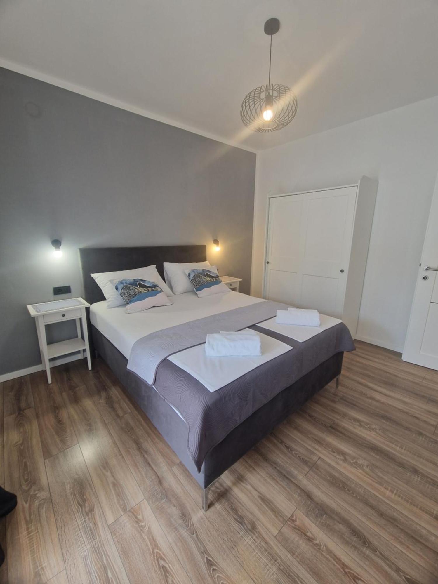 Apartments Jadranka Новаля Екстер'єр фото