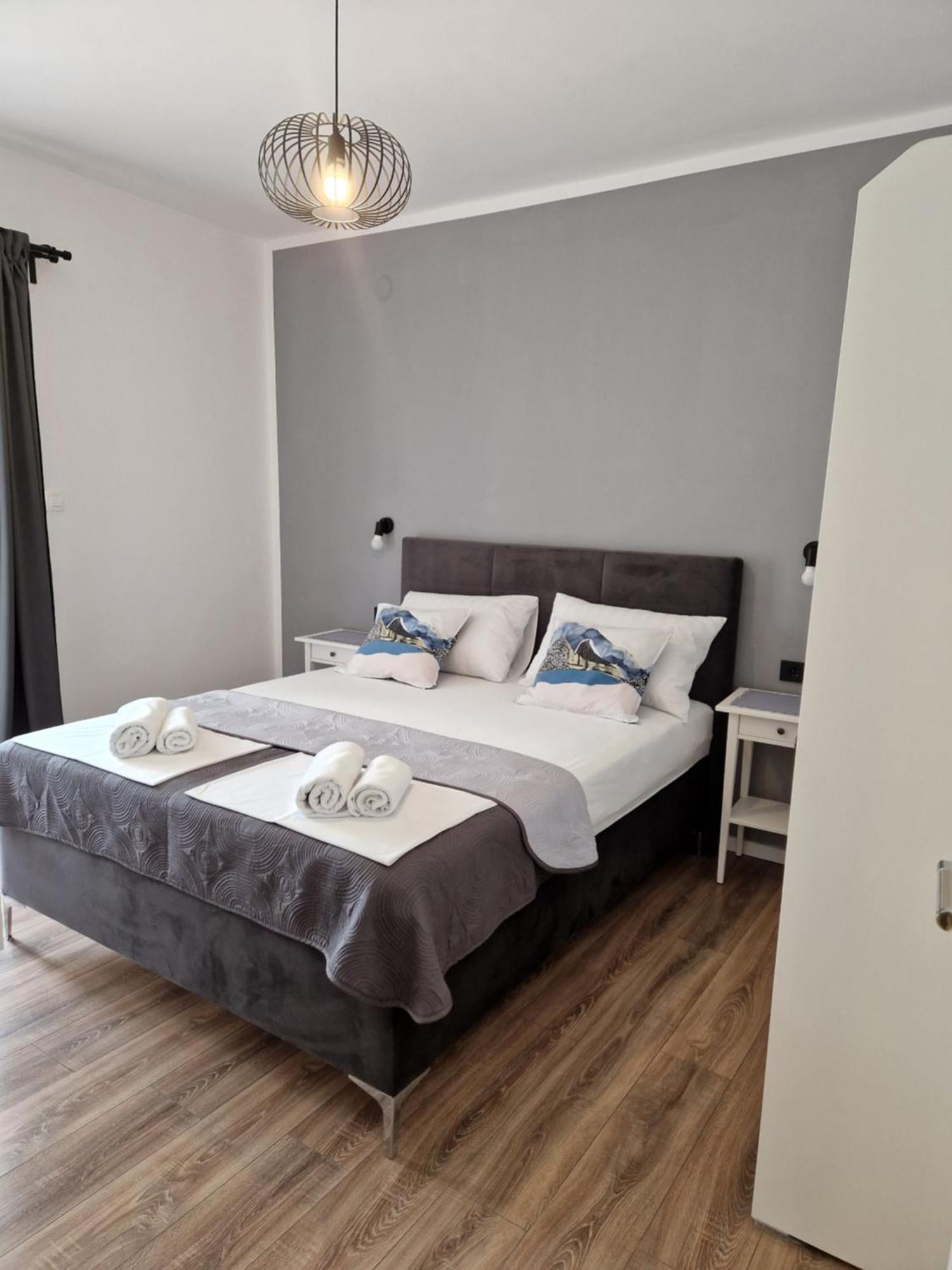 Apartments Jadranka Новаля Екстер'єр фото
